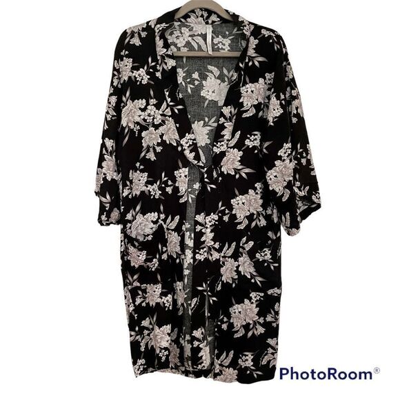 Spiritual Gangster Amanda 3/4 Sleeve Lightweight Kimono - Picture 6 of 9